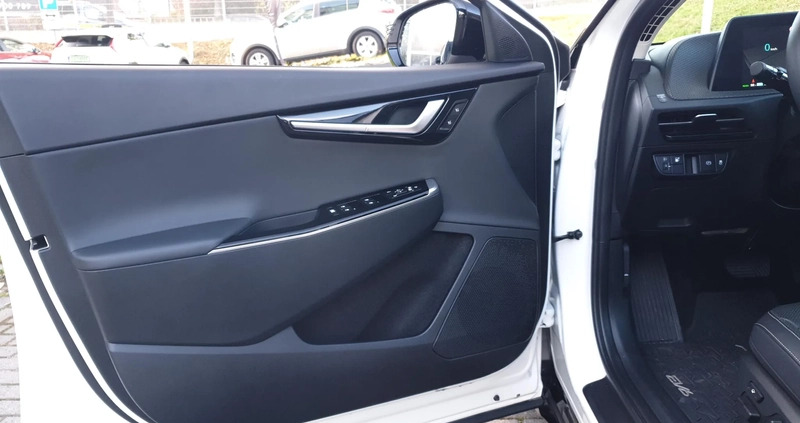 Kia EV6 cena 239900 przebieg: 11100, rok produkcji 2023 z Strzelin małe 379
